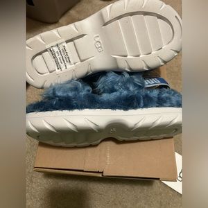 W FLUFF sugar sandal size 8